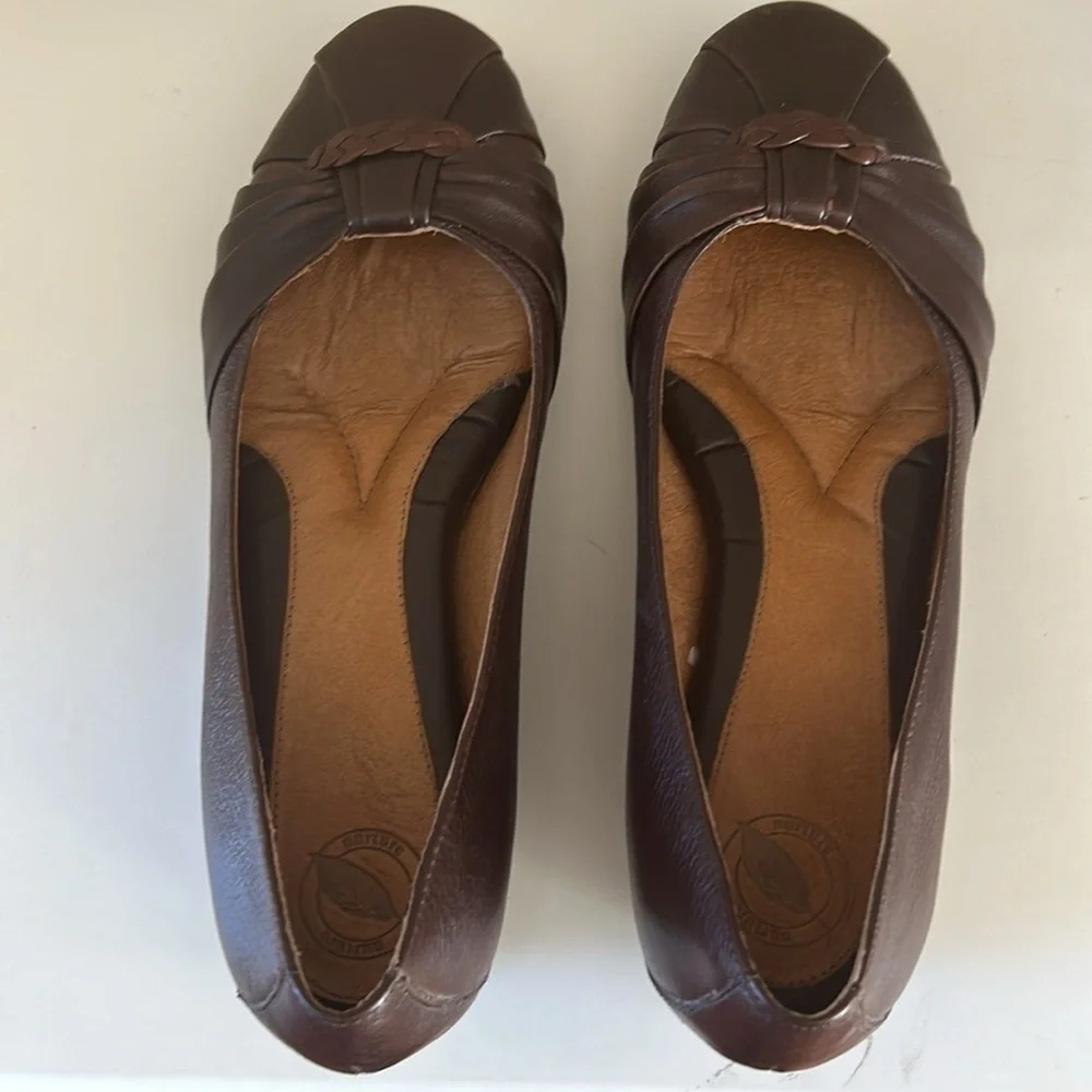 Nurture women’s brown wedge heel size 9 in brown